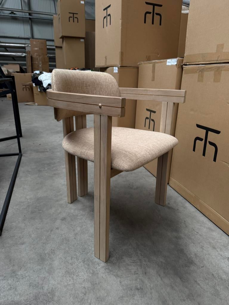 Design stoel - massief eiken met zandkleur stof, Bruin, Ophalen of Verzenden, Zo goed als nieuw, Vier