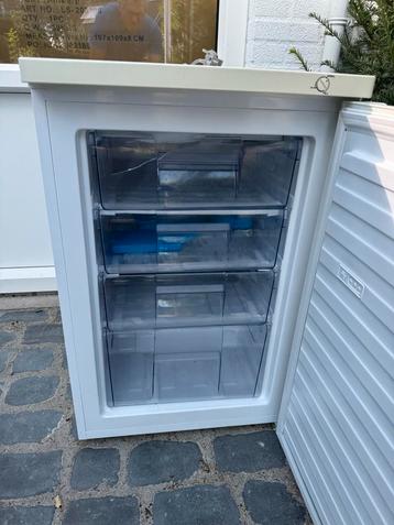 Whirlpool Vrieskast - Tafel Model beschikbaar voor biedingen
