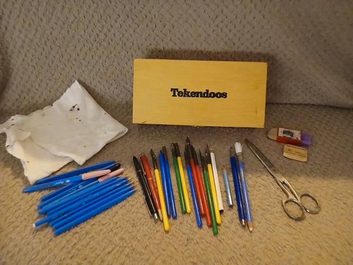 Vintage Tekendoos met inhoud, Hobby en Vrije tijd, Tekenen, Gebruikt, Overige typen, Ophalen