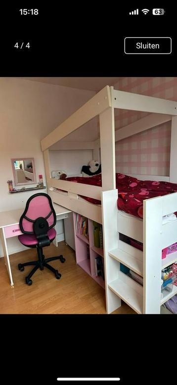 Bed hoogslaper met kastjes, bureau, stoel en grote kast beschikbaar voor biedingen