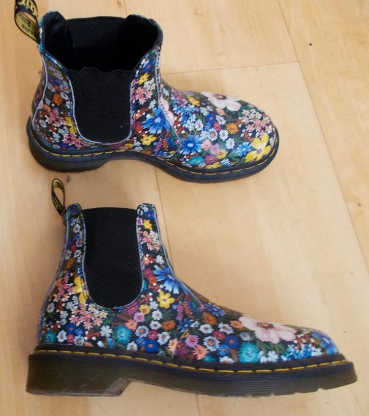 Vrolijke bloemen print schoenen van Dr Martens! 38, Kleding | Dames, Schoenen, Zo goed als nieuw, Lage of Enkellaarzen, Blauw