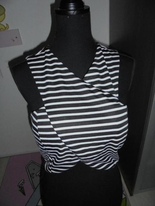 Zwart/witte korte top maat 36/38, Kleding | Dames, Tops, Zo goed als nieuw, Maat 36 (S), Zwart, Korte mouw, Ophalen of Verzenden
