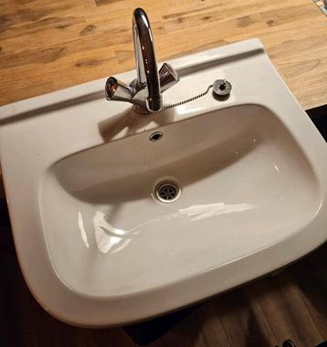 Sphinx wastafel met kraan beschikbaar voor biedingen