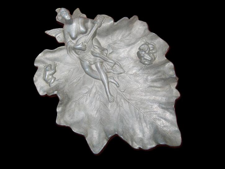 Broze metalen schaal nimf / fee met kikkers, Antiek en Kunst, Antiek | Schalen, Ophalen