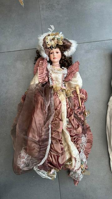 Antieke porselein prinses poppen, nog steeds in goeie staat! beschikbaar voor biedingen