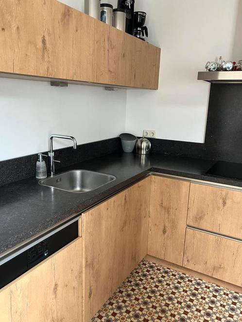 Keuken met composiet werkblad, greeploos, Huis en Inrichting, Keuken | Complete keukens, Gebruikt, Hoekkeuken, Zwart, Composiet