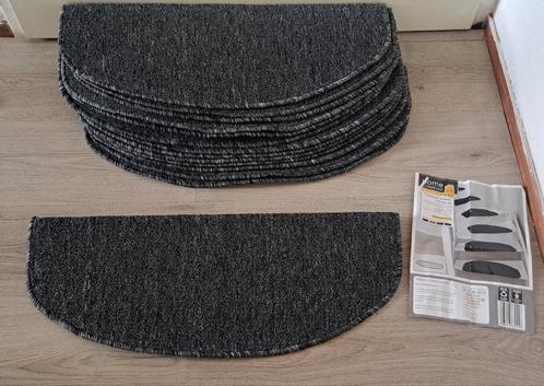Te koop 14  grijs zwart trap delen nieuw in verpakking, Huis en Inrichting, Stoffering | Vloerbedekking, Nieuw, Laminaat, Grijs