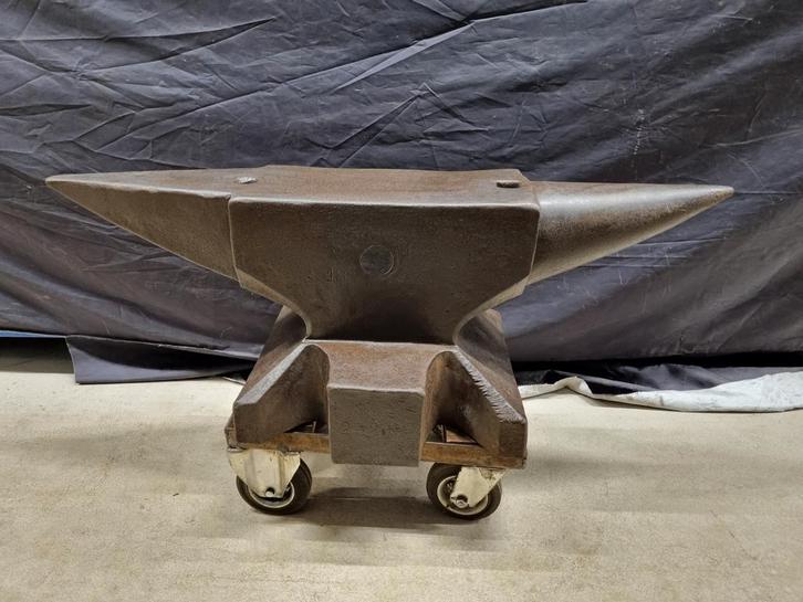 252kg aambeeld uit 1894, smeden, smidse smederij werkplaats, Antiek en Kunst, Antiek | Gereedschap en Instrumenten, Ophalen