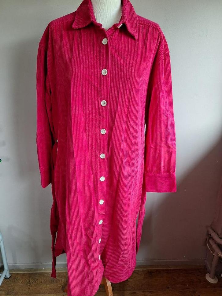 Nieuwe cyclaam roze rib stretch doorknoop jurk, maat XL, Kleding | Dames, Jurken, Nieuw, Maat 46/48 (XL) of groter, Roze, Onder de knie