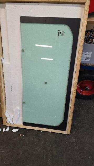 Voorruit onderste deel, Bobcat E19/E20 – 39 x 87 cm beschikbaar voor biedingen