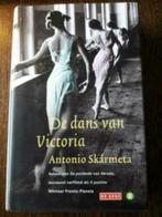 m19 De dans van Victoria - Antonio Skarmeta, Boeken, Romans, Gelezen, Ophalen of Verzenden
