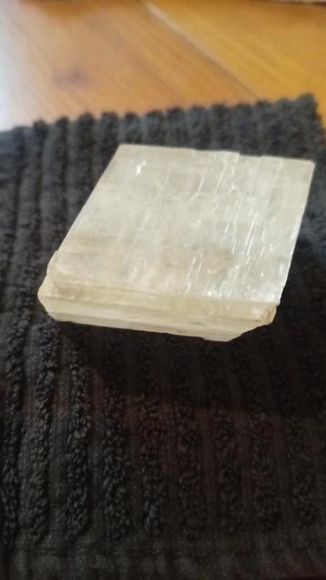 Dubbelspaat IJslandse Kristal - 243 gram beschikbaar voor biedingen