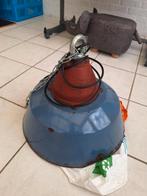 Industriële hanglamp van blauw emaille en gietijzer, Huis en Inrichting, Lampen | Hanglampen, Ophalen, Zo goed als nieuw, Minder dan 50 cm