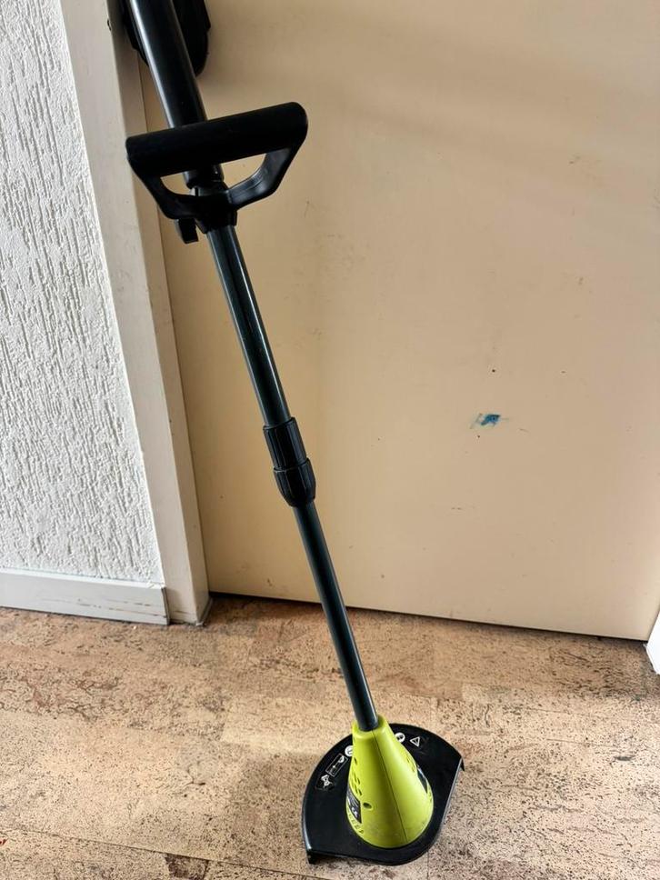 Grasmaaier grasstrimmer handig, Tuin en Terras, Grastrimmers, Gebruikt, Accu, 30 tot 50 cm, Ophalen