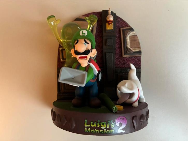 Luigi’s Mansion 2 - Club Nintendo The Year of Luigi beeldje, Spelcomputers en Games, Games | Overige, Zo goed als nieuw, 1 speler