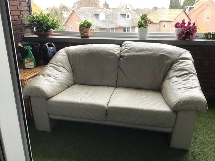 Beige leren 2-zits bank - 1.65m breed, Huis en Inrichting, Banken | Bankstellen, Gebruikt, Rechte bank, Tweepersoons, 150 tot 200 cm