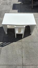 IKEA bureau Smastad met stoel, Huis en Inrichting, Bureaus, Ophalen, Zo goed als nieuw, Bureau