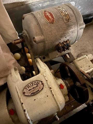 Triton Junior draaibank 1939 beschikbaar voor biedingen