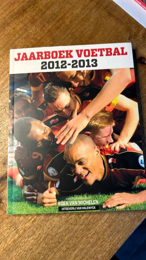 Jaarboek voetbal 2012-2013, Boeken, Sportboeken, Nieuw, Balsport, Ophalen of Verzenden