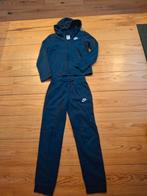 NIKE TRAININGSPAK MT 137/147, Ophalen of Verzenden, Zo goed als nieuw, Jongen of Meisje, Sport- of Zwemkleding