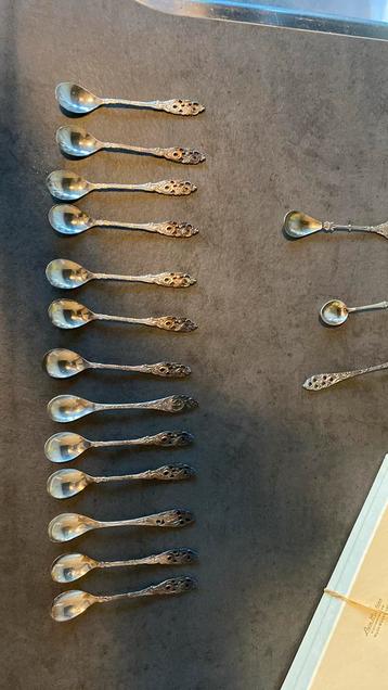 Theelepels beschikbaar voor biedingen