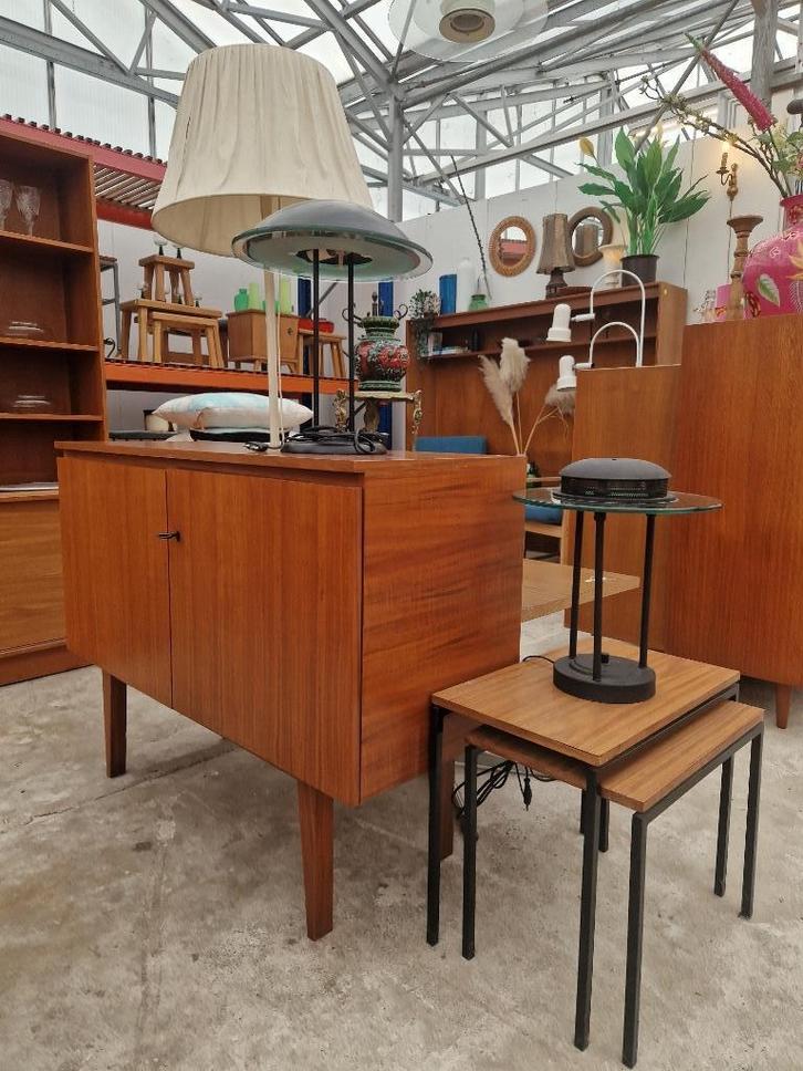 Vintage klein dresoir met twee deuren, 107cm, Antiek en Kunst, Antiek | Vazen, Ophalen