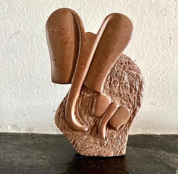 Natuursteen gestileerd beeld van olifanten beschikbaar voor biedingen