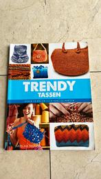Trendy tassen haken en breien., Hobby en Vrije tijd, Breien en Haken, Ophalen of Verzenden, Zo goed als nieuw, Breien of Haken