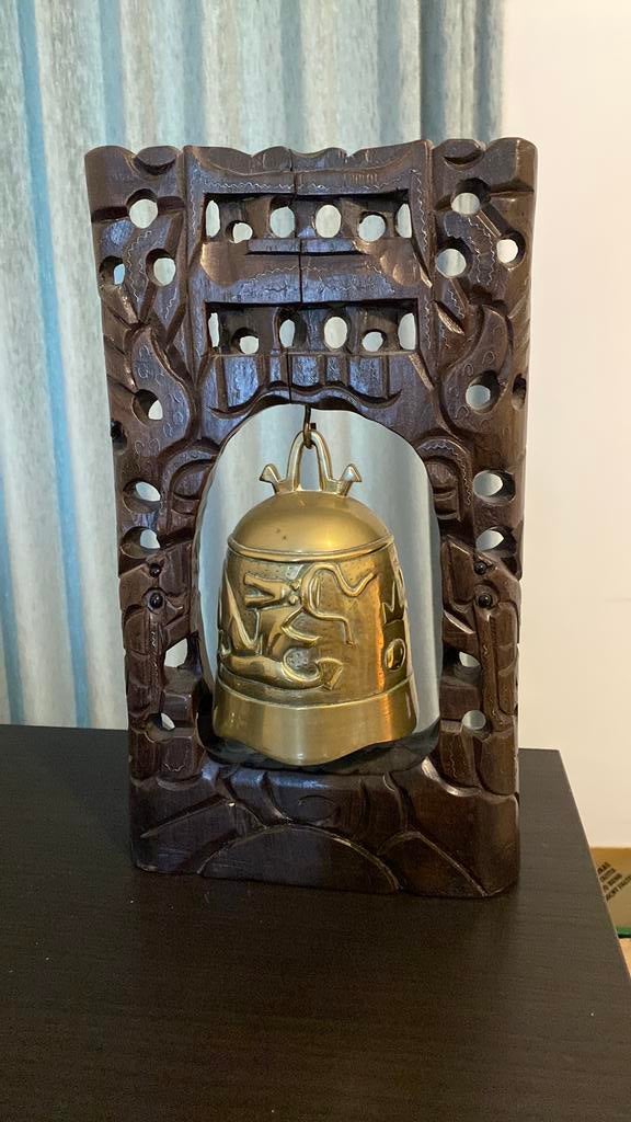 Houtsnijwerk met bel, Ophalen, Zo goed als nieuw