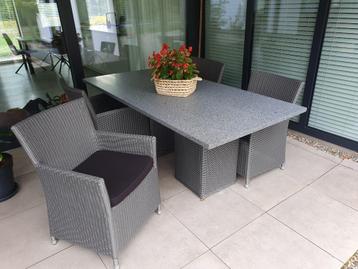 Prachtige tuinset, als nieuw beschikbaar voor biedingen