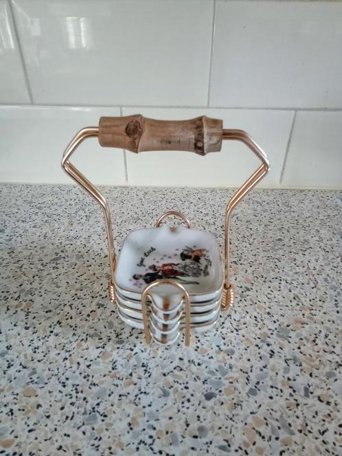Brocante porseleinen asbakjes in houder., Antiek en Kunst, Curiosa en Brocante, Ophalen of Verzenden