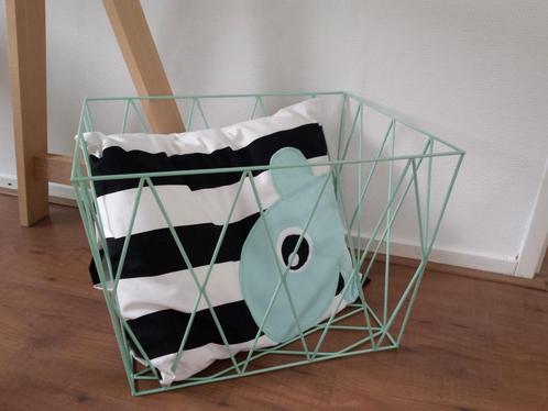 Metalen Draad mand, mintkleurig, Huis en Inrichting, Woonaccessoires | Schalen en Manden, Gebruikt, Rechthoekig, Overige materialen