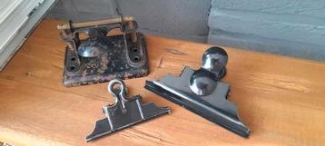 Vintage oude perforator en papier klemmen, stoere brocante  beschikbaar voor biedingen
