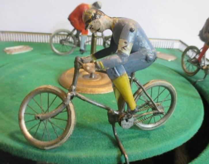 antieke jeu de course met wielrenners cyclisten coureur 1890, Antiek en Kunst, Antiek | Speelgoed, Ophalen