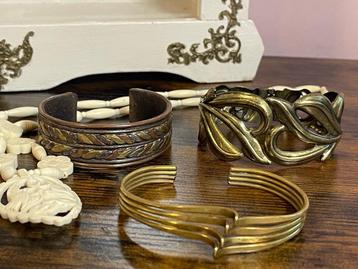 Vintage metalen armbanden  beschikbaar voor biedingen
