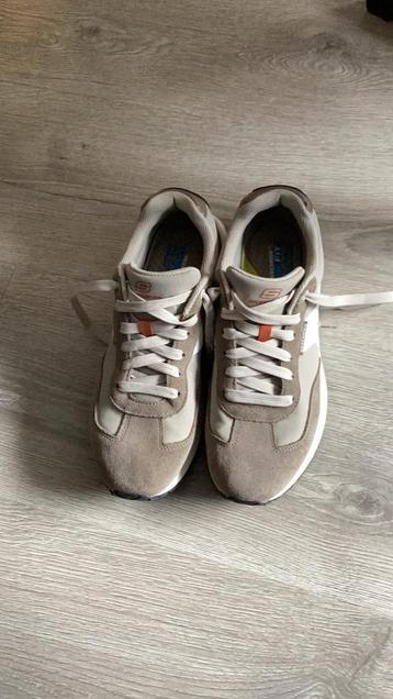 Sketchers mt 44, amper gebruikt, lopen heerlijk. beschikbaar voor biedingen