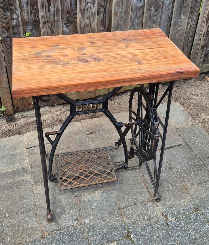 Bijzettafel gietijzeren Pfaff / Douglas-hout, Huis en Inrichting, Tafels | Bijzettafels, Nieuw, Hout, Ophalen of Verzenden