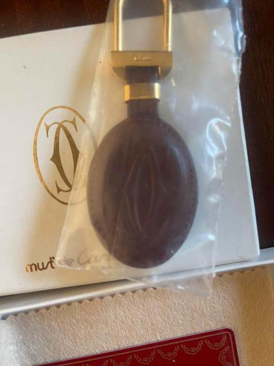 Nieuwe kalfslederen Cartier sleutelhanger in origine verpakk, Verzamelen, Parfumverzamelingen, Nieuw, Overige typen, Ophalen of Verzenden