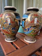 2 Japanse/Chinese vaasjes (1 gelijmd), Antiek en Kunst, Ophalen