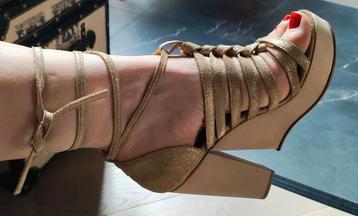 Chanel suede leer sandalen maat 37,5 nieuw staat originele  beschikbaar voor biedingen