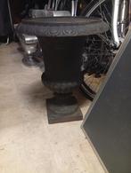 Oude gietijzeren tuinvaas 47 cm hoog, Tuin en Terras, Tuinvazen, Ophalen of Verzenden, Gebruikt