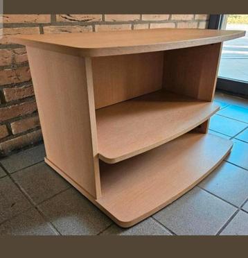 kast ,boeken / cd kast etc enz.. mooie nette handige kastje beschikbaar voor biedingen