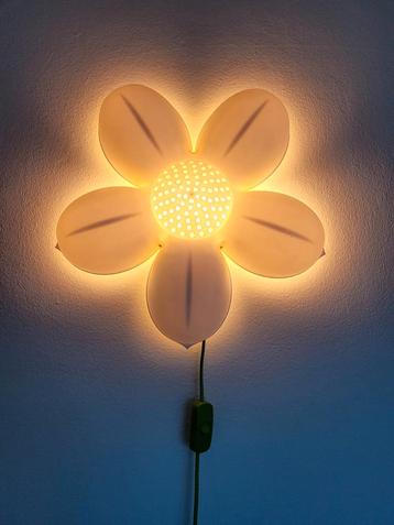 Wandlamp bloem wit  beschikbaar voor biedingen