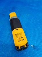PILZ-570004 Safety door switch with guard locking, Ophalen, Zo goed als nieuw