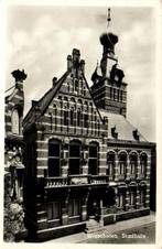 Winschoten, Stadhuis - gelopen, Verzamelen, Ansichtkaarten | Nederland, Ophalen of Verzenden, 1940 tot 1960, Gelopen, Groningen