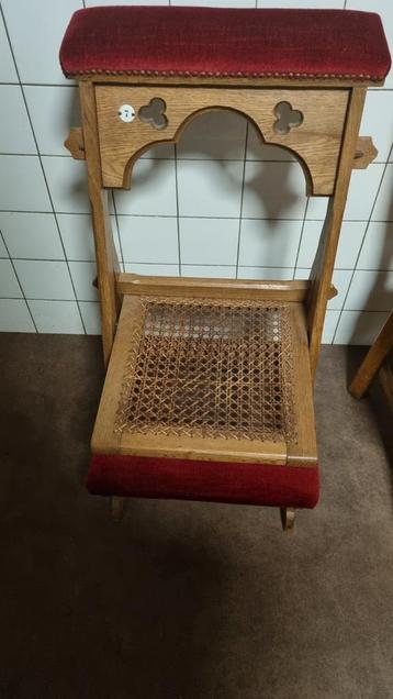 Te koop antieke bidstoel beschikbaar voor biedingen