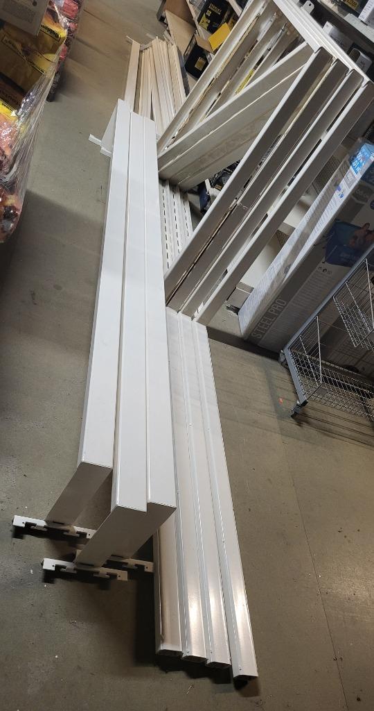 Wit metalen schuine stelling voor laminaat display 3, Huis en Inrichting, Kasten | Stellingkasten, Gebruikt, Ophalen