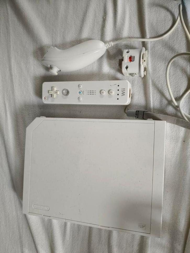 Nette wii set met veel erbij, Spelcomputers en Games, Spelcomputers | Nintendo Wii, Zo goed als nieuw, Met 2 controllers, Met games