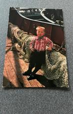 Urk Jongetje in klederdracht op vaders schip, Ophalen of Verzenden, 1960 tot 1980, Gelopen, Flevoland