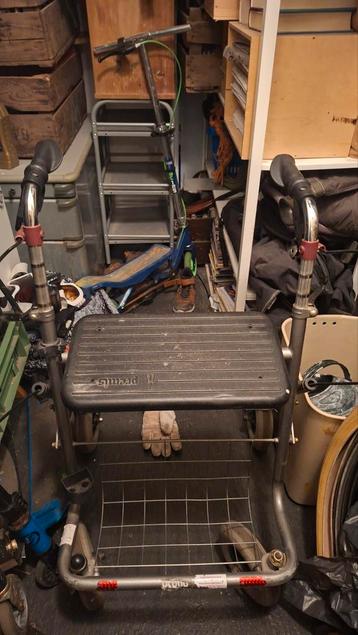 Opvouwbare rollator, met remmen. Nog in goede staat beschikbaar voor biedingen